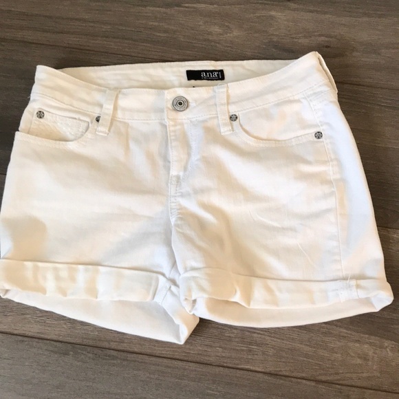 💕🏝Bundle! Shorts, two tanks and earrings! 😍 - Picture 8 of 8